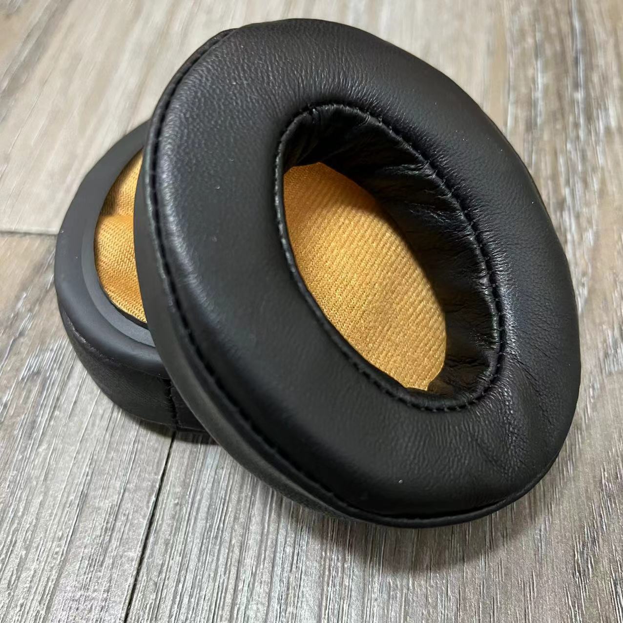 Almohadillas de piel de oveja  - Sennheiser Headphone Momentum 4 reseña y precio